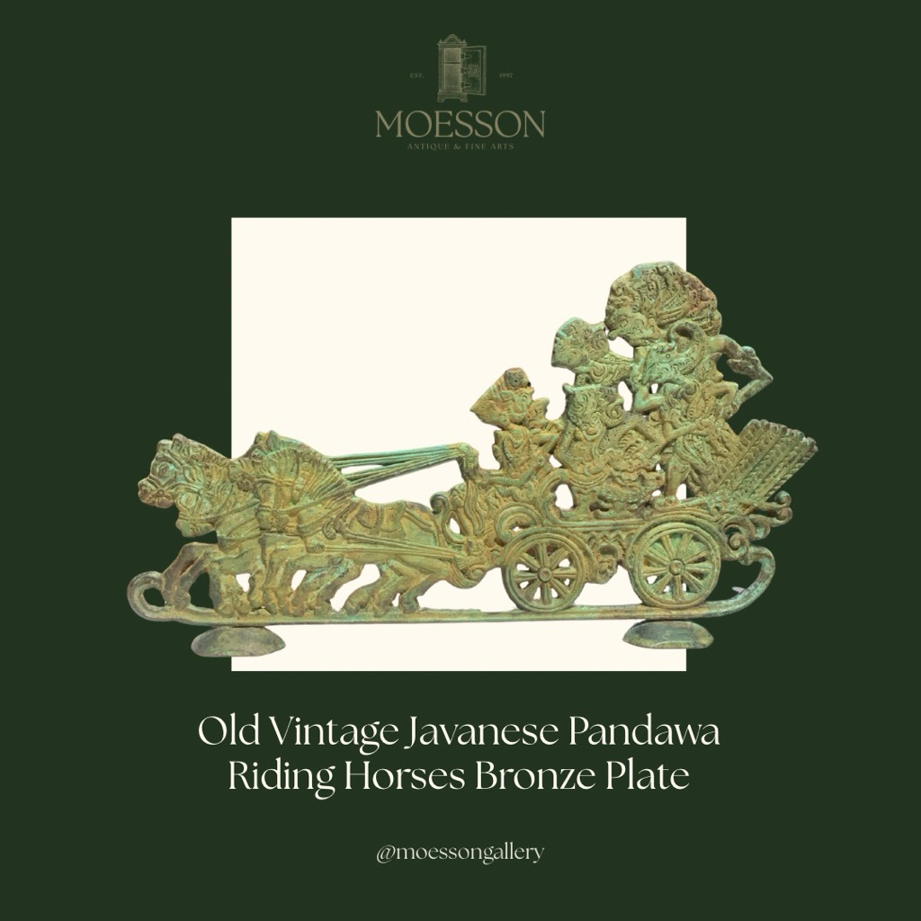 Plakat Perunggu Pandawa Mengendarai Kereta Kuda Lawas Jadul Tua