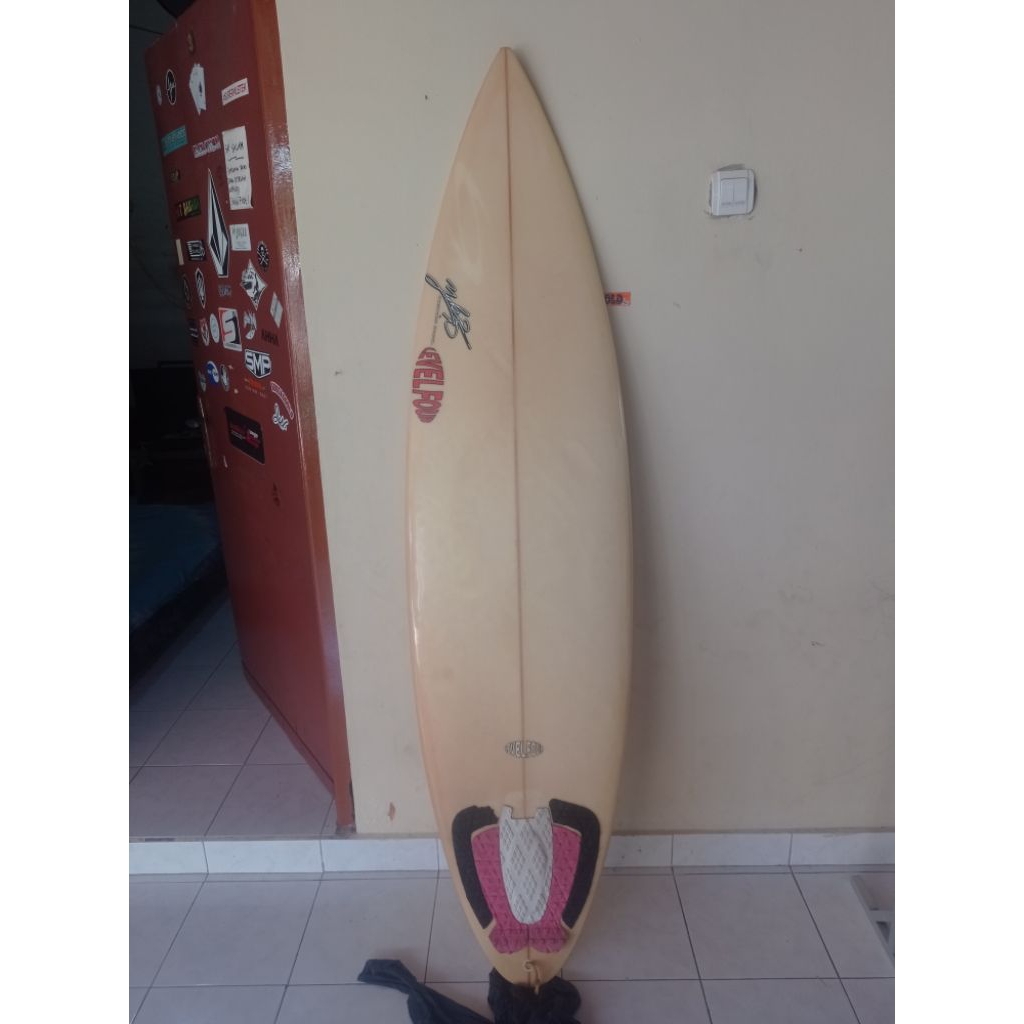 Papan Surfing LEVELFOUR Size 6'3, Papan Surfing Second Murah, Papan Surfing Murah