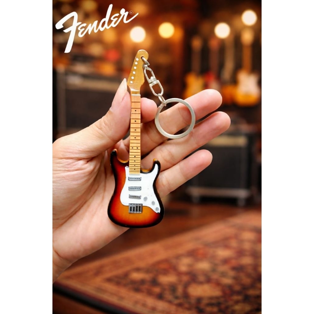 GANTUNGAN KUNCI GITAR FENDER STRATOCASTER BROWN SUNBURST