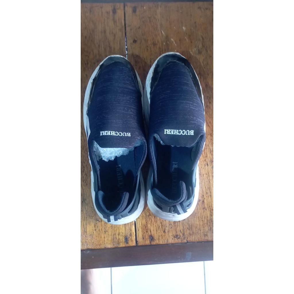 Preloved slip on BUCCHERI