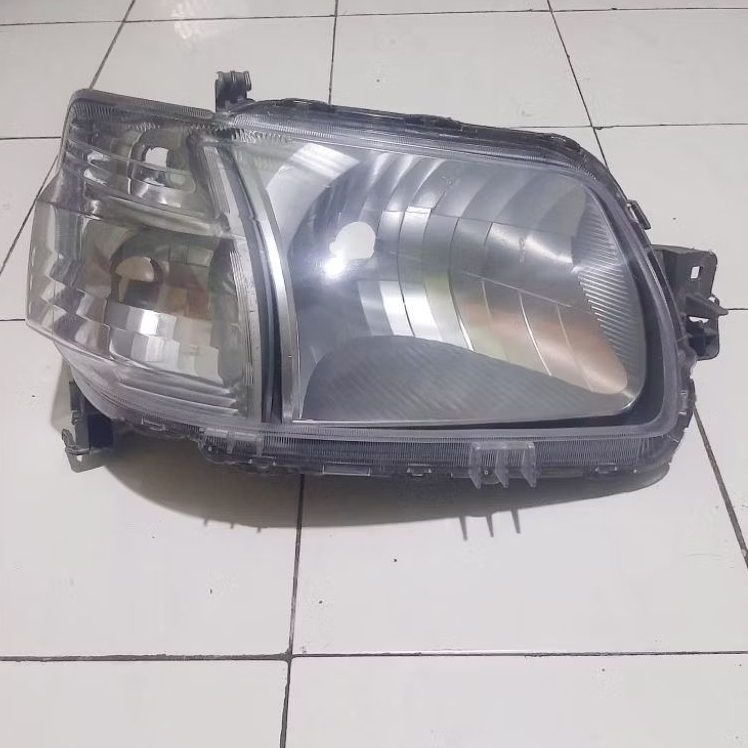 headlamp lampu depan daihatsu gren mex original copotan (BAGIAN KANAN)