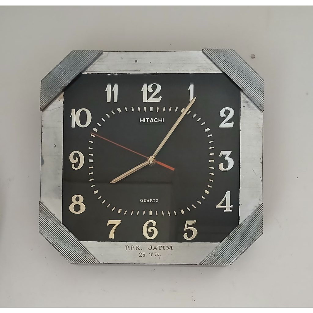 Jam dinding HITACHI vintage
