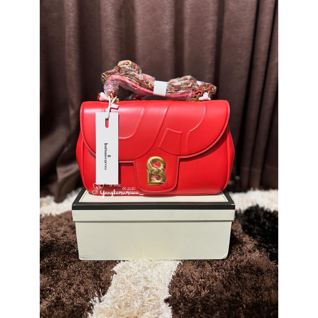 NEW ALMA SMOOTH FINISH SCARLET BAG BUTTONSCARVES MEDIUM