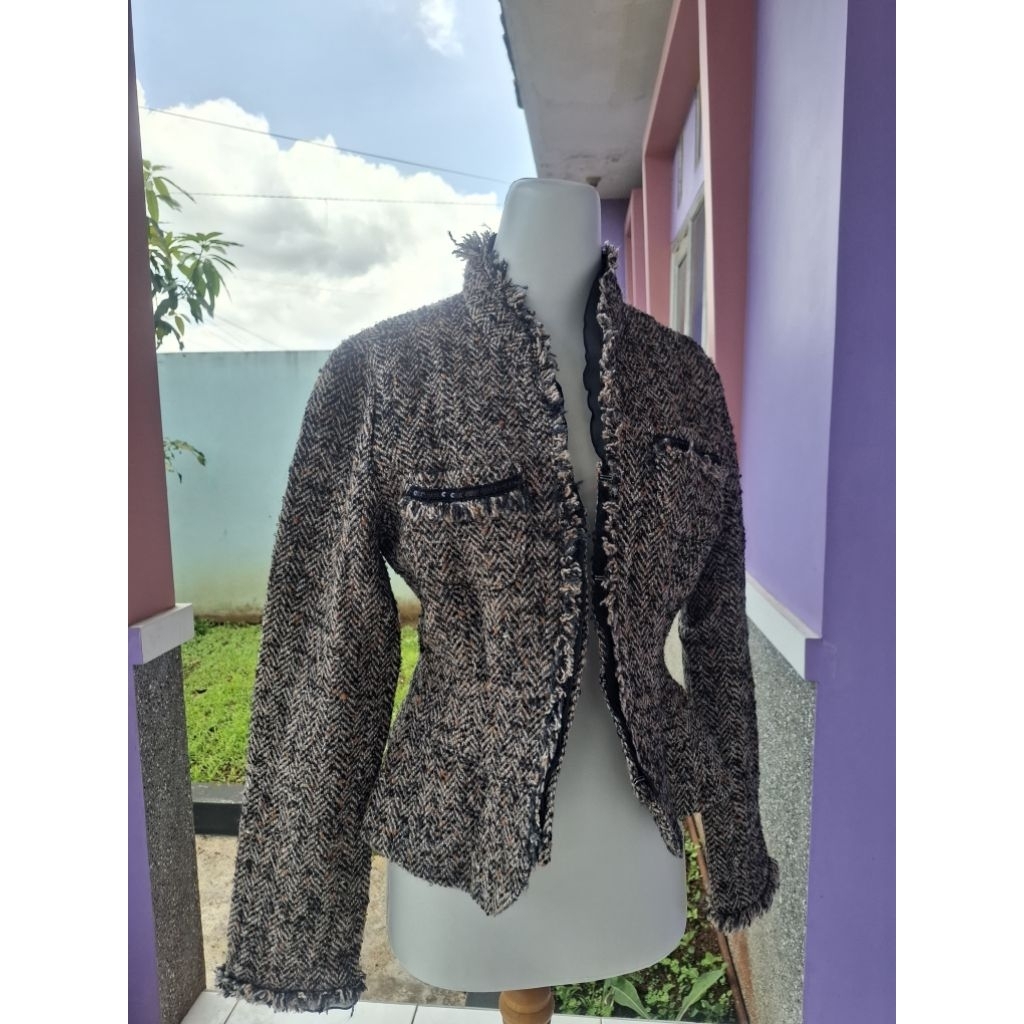 Blazer Wanita Desain Modern dan Stylish