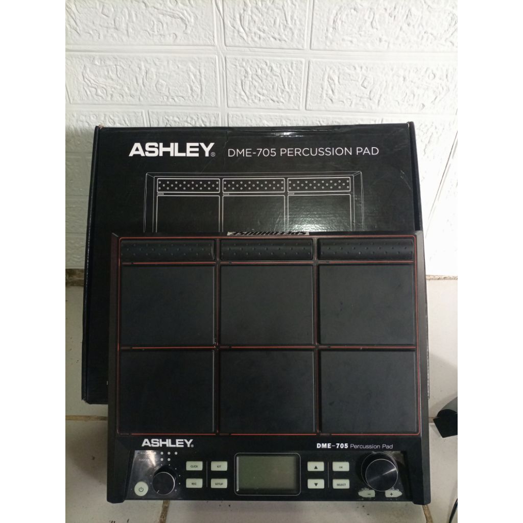Ashley Dme 705