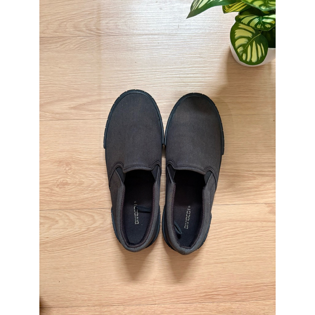 Slip on sneakers divided by hnm