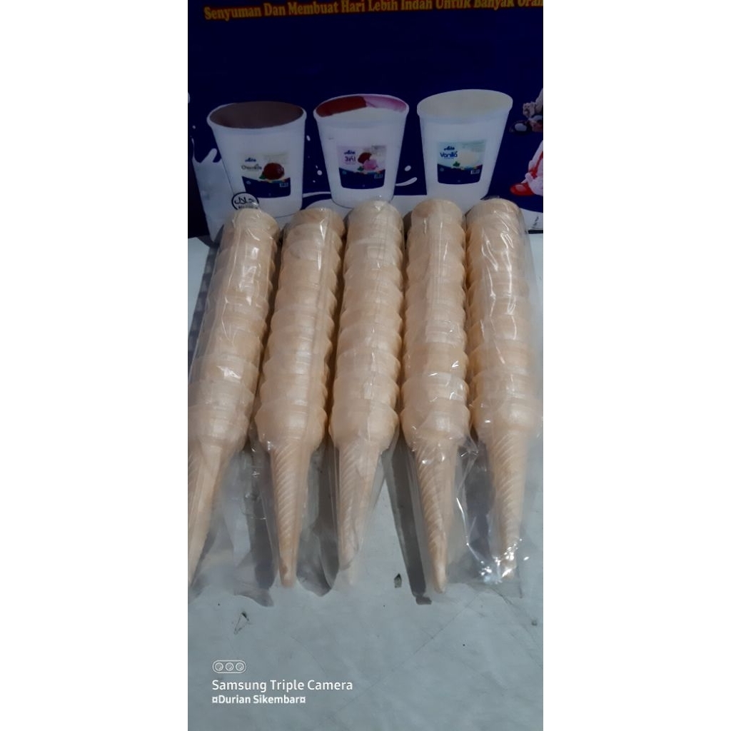 Cone Es Krim Besar Panjang : 13 cm Diameter : 5,5 cm