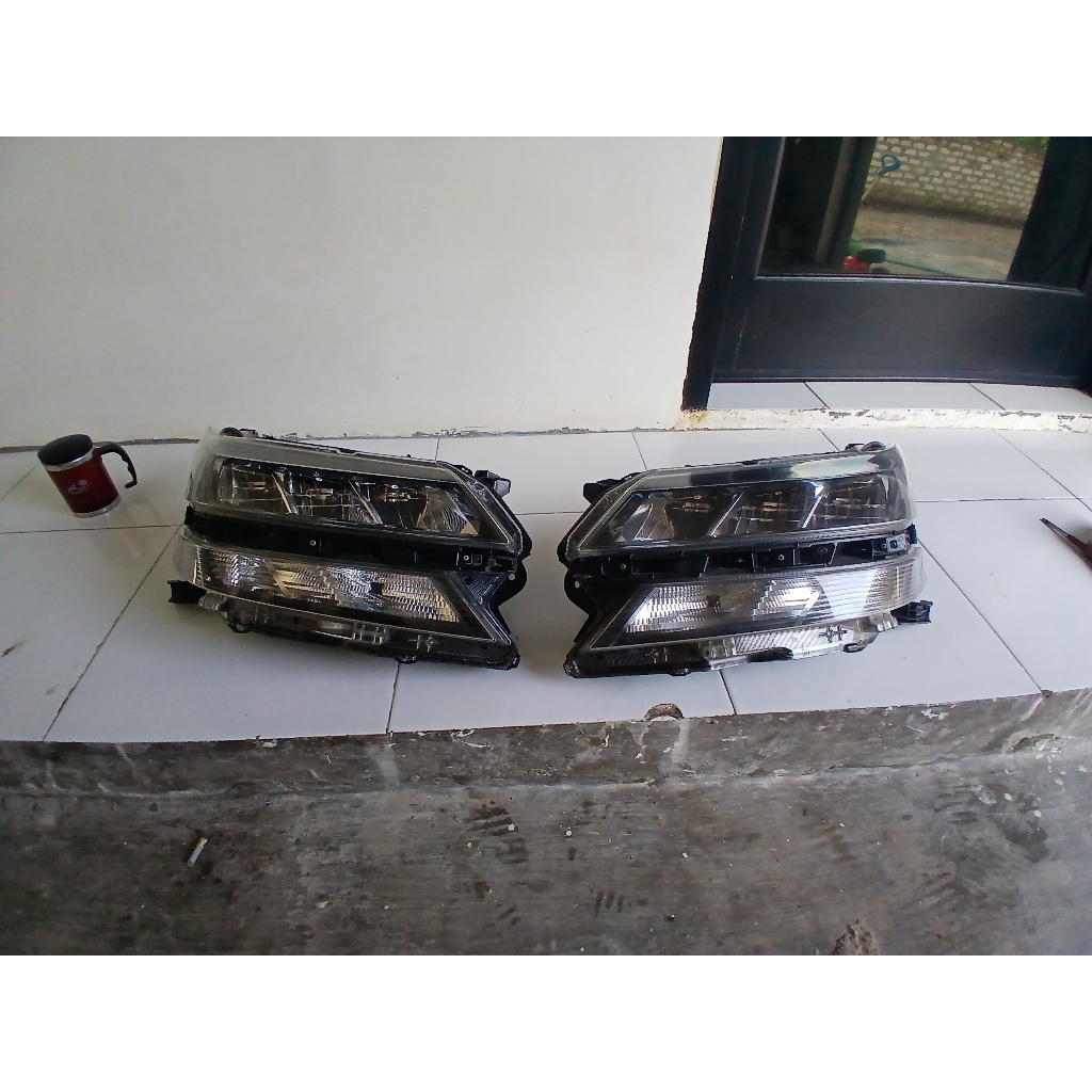 lampu depan avanza xenia 2019 2020 2021 original