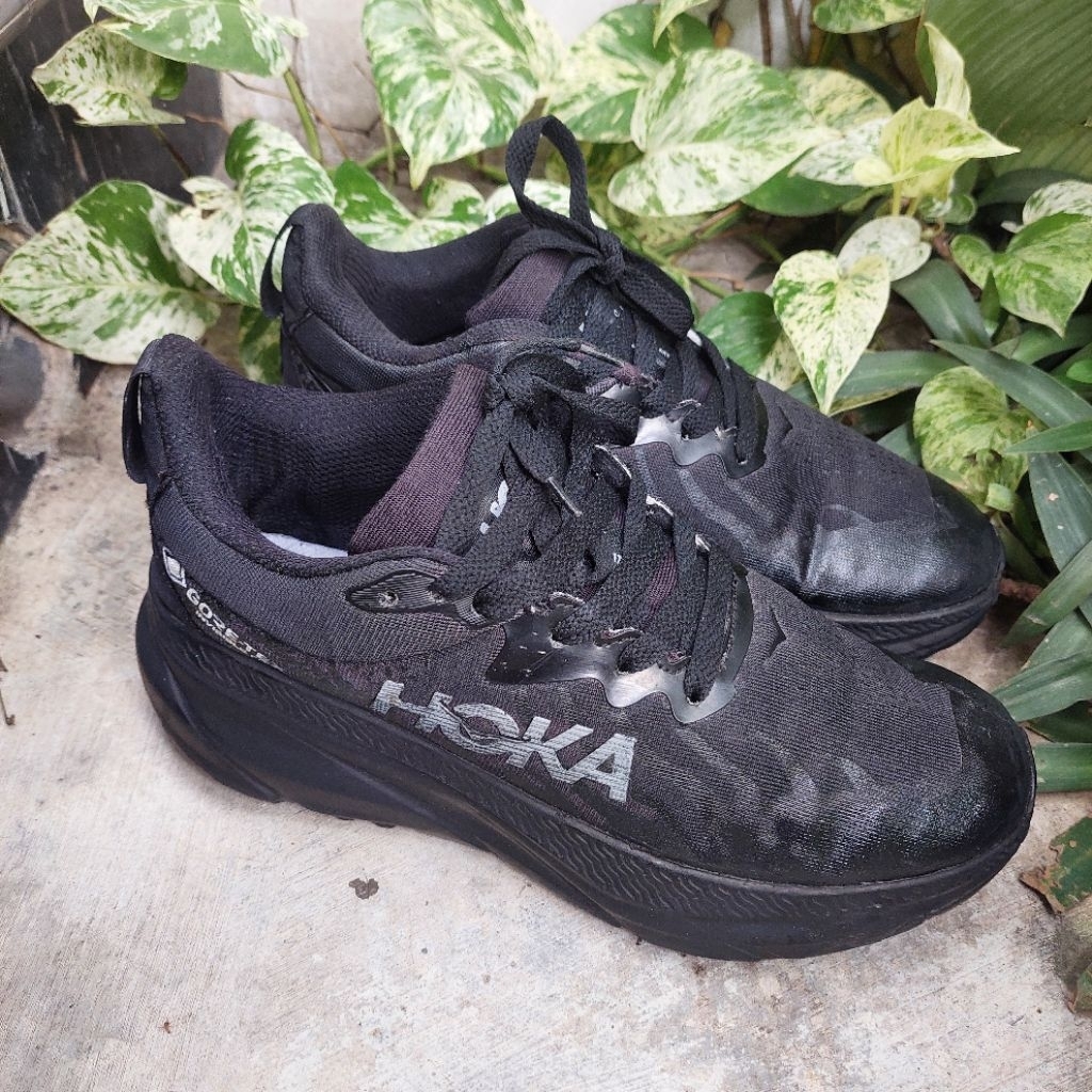 sepatu sneakers second hoka size 42(26,5cm)