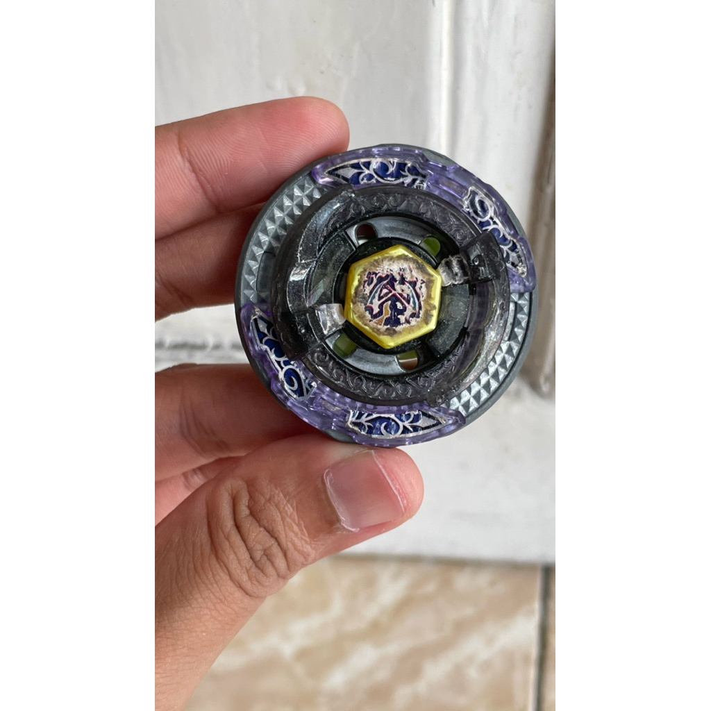 Beyblade metal fight - scythe kronos takara tomy