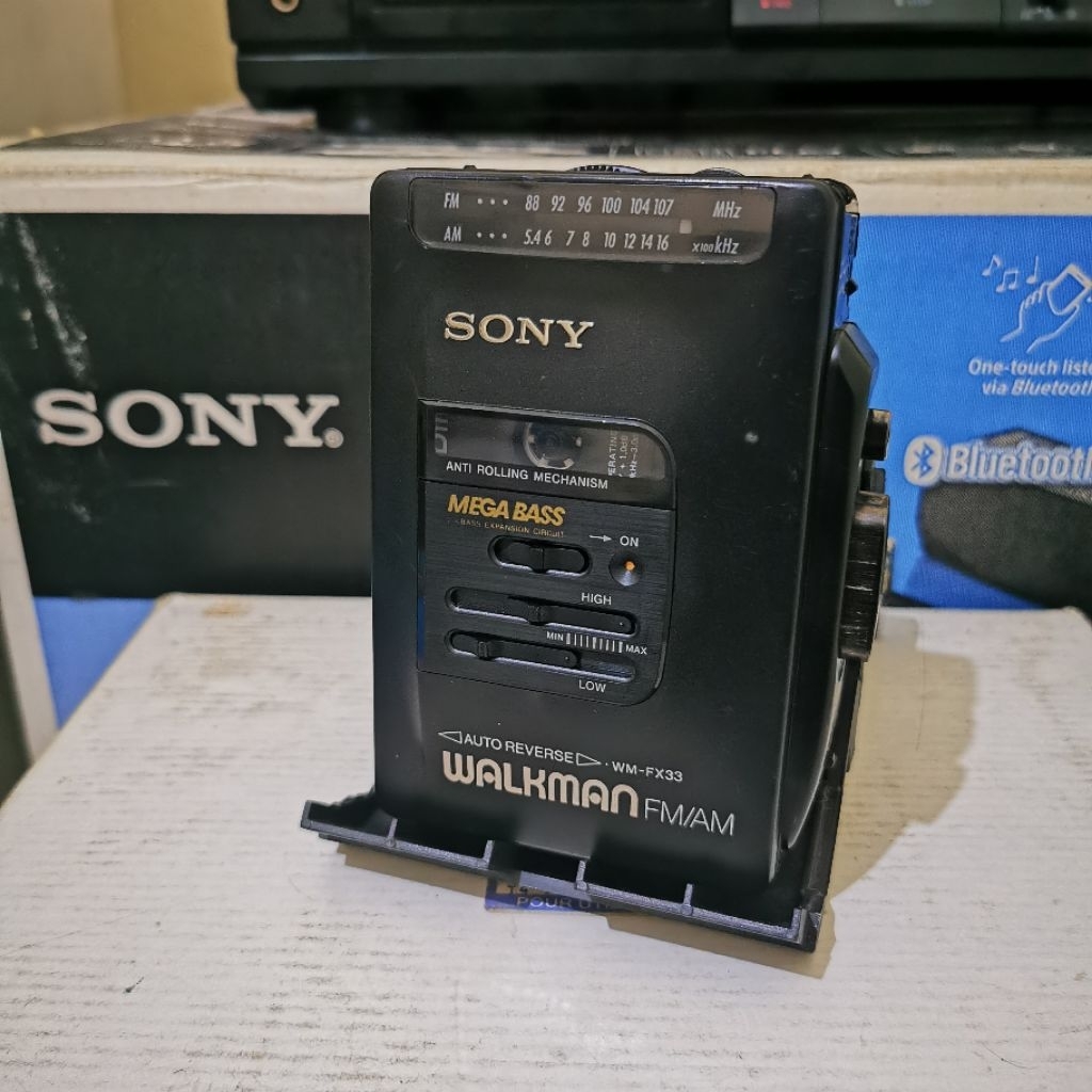 Walkman Sony WM-FX33 Radio and Stereo Cassette Player Made in Japan Vintage & Classics looks
