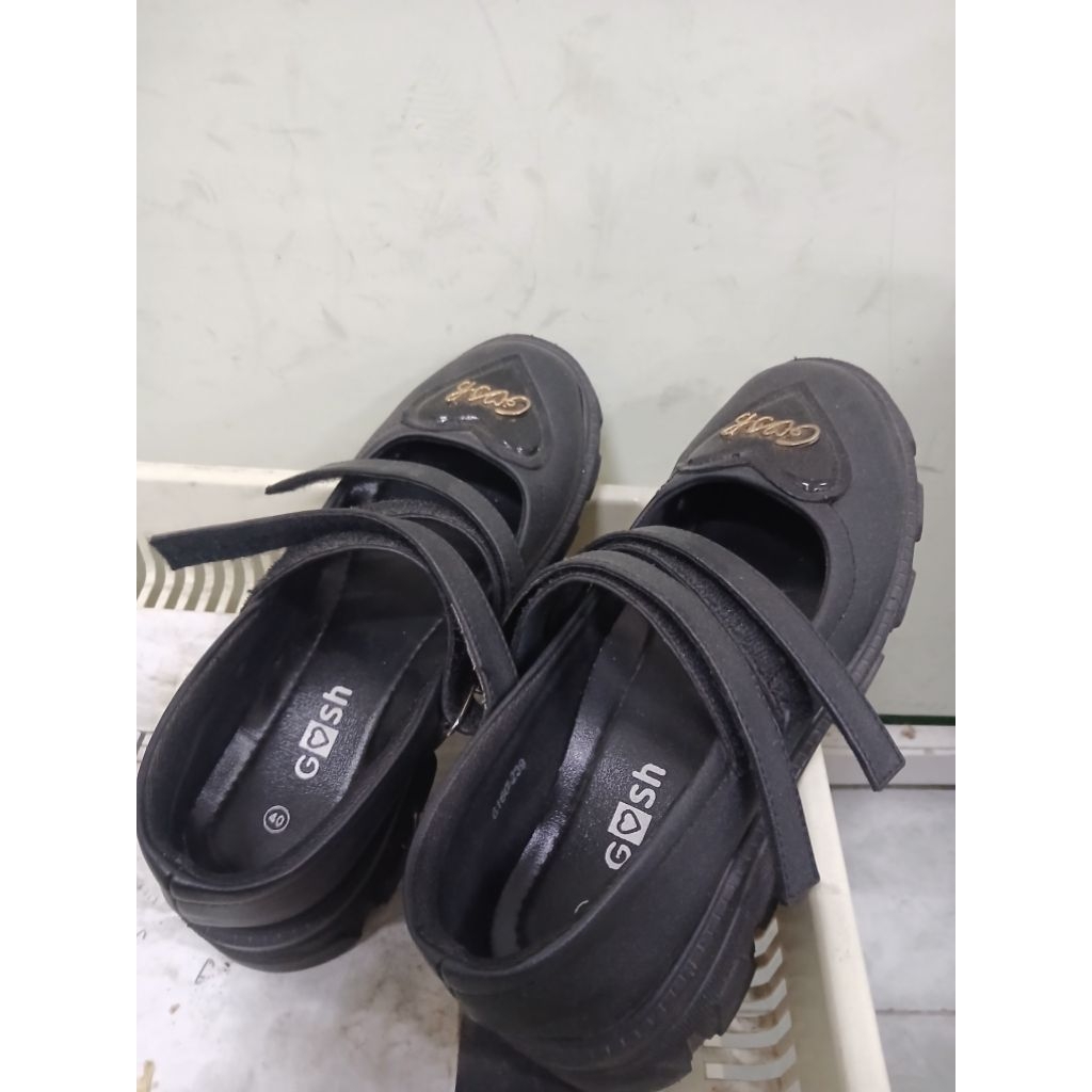 preloved sepatu gosh