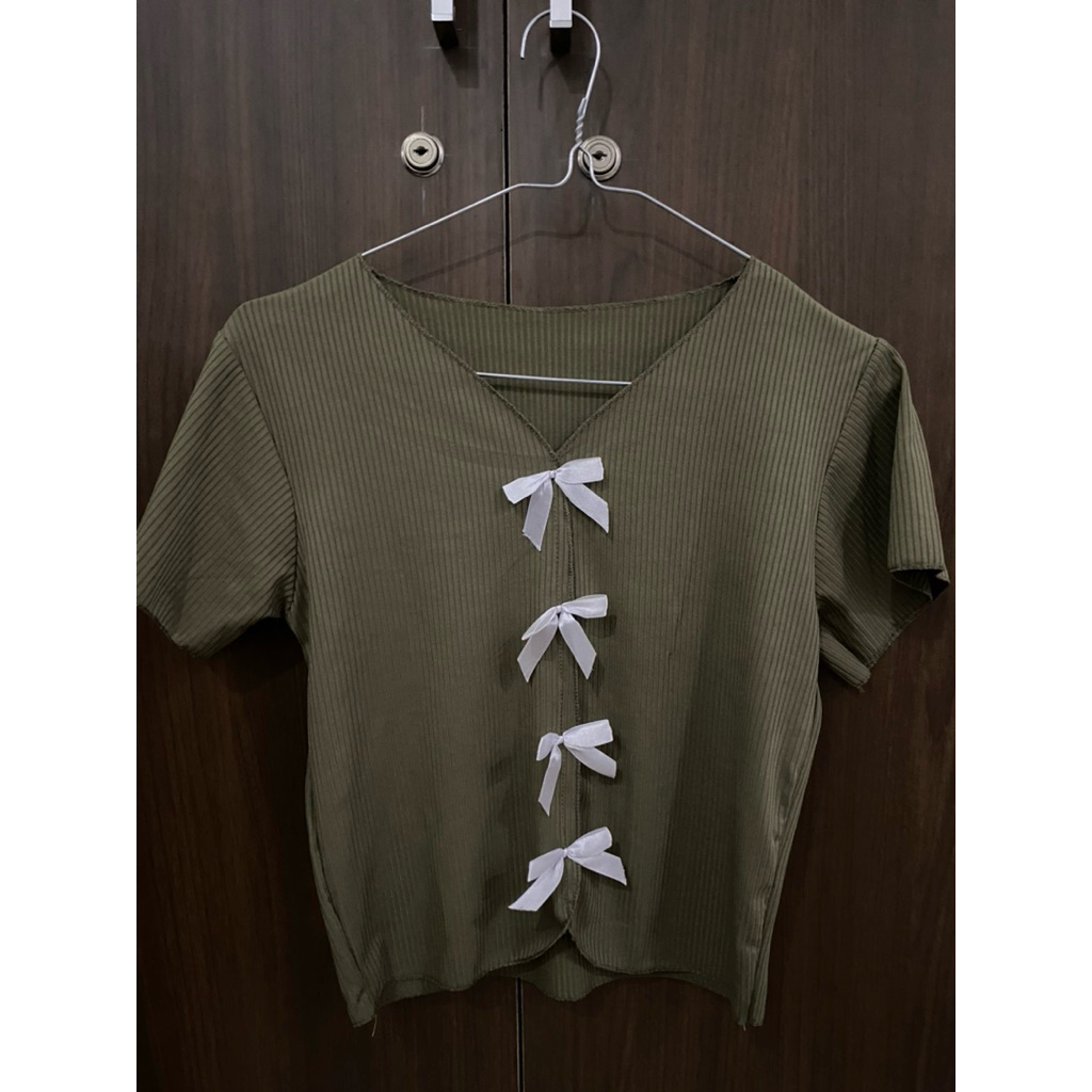 Preloved Atasan Wanita Pita