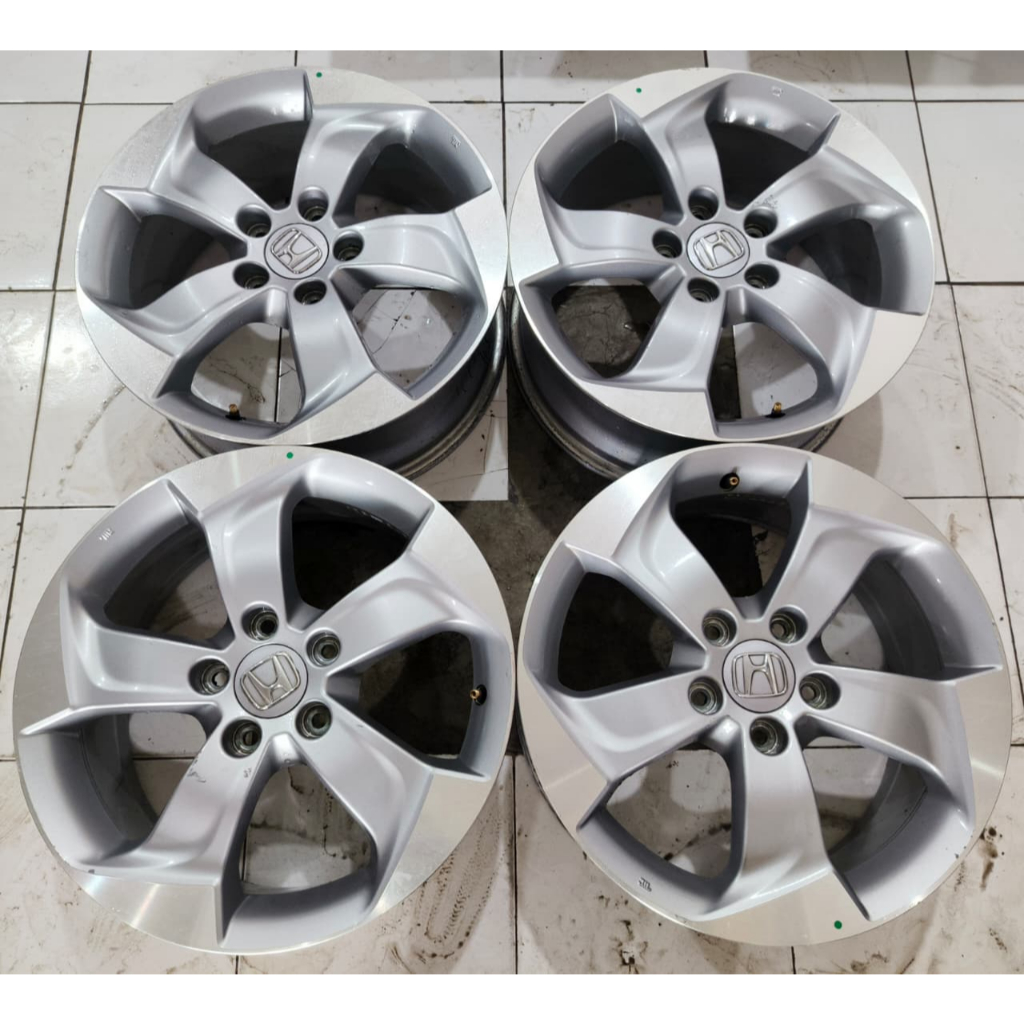 velg bekas copotan std hrv r17 pcd 5x114 cocok buat hrv garnmax luxio apv ertiga dll
