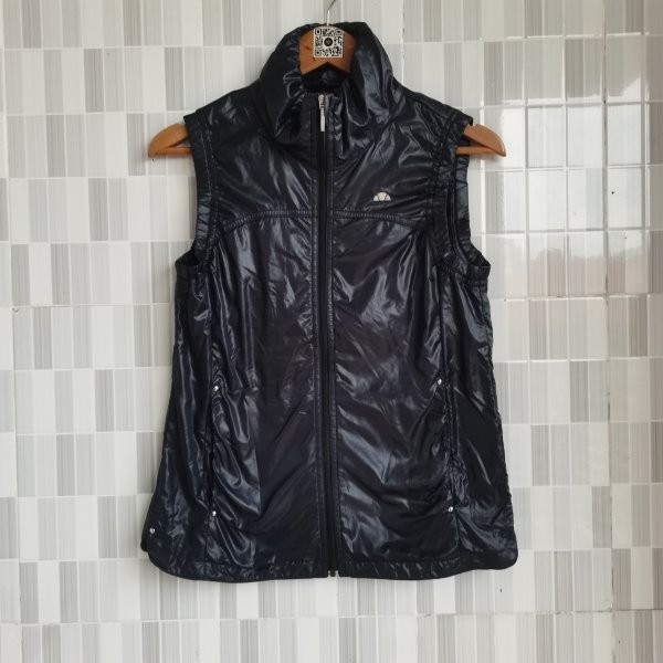 A611. VEST ROMPI ELLESSE WARNA HITAM SIZE M FIT PRELOVED
