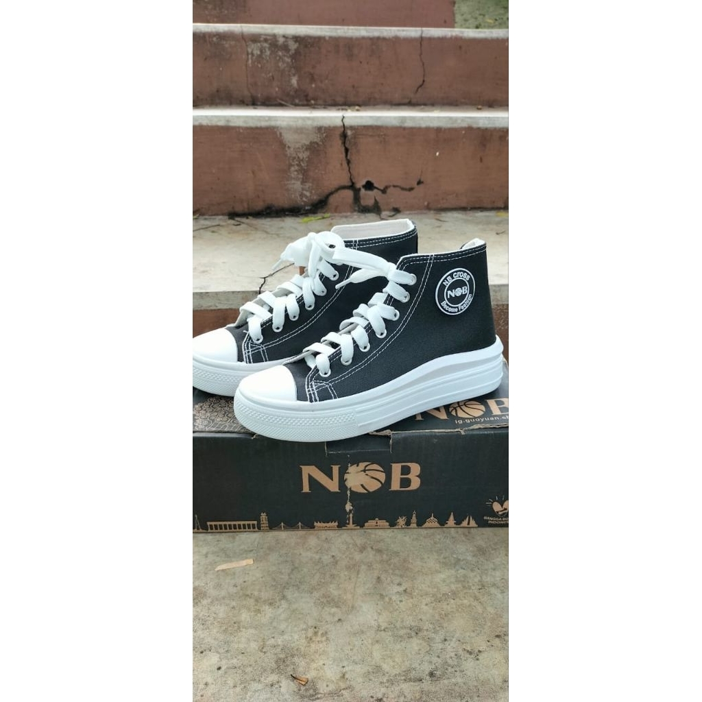 NB CROSS BOOOT: HITAM PUTIH TALI SIZE 36-40.SNEAKERS CEWE