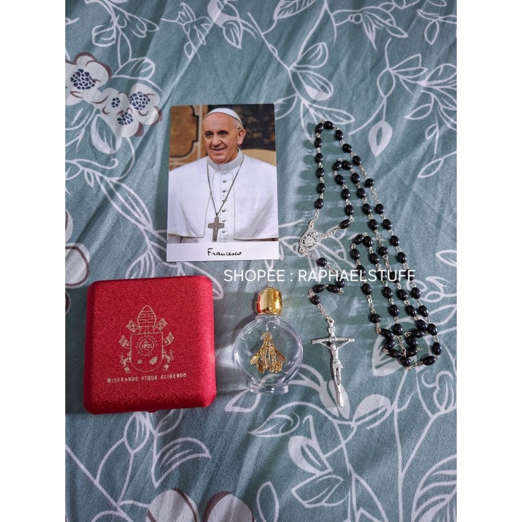 PALING LANGKA ORIGINAL ROSARIO PAUS FRANSISKUS BOX MERAH DAN AIR SUCI YANG SUDAH DI BERKATI - HADIAH