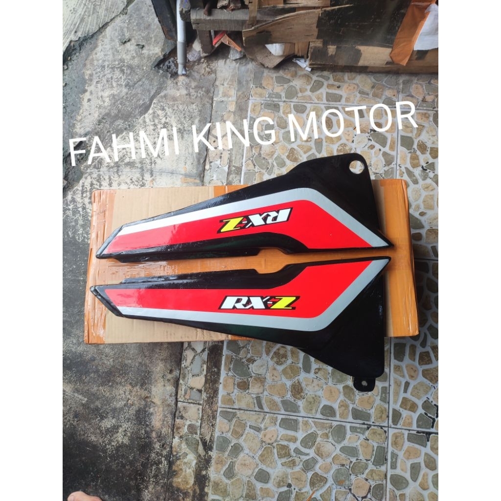 SEPASANG COVER SIDE BOK DOP TEPONG AKI OLSAM RXZ STRIPING MERAH GRES BARU BAHAN FIBERGLAS