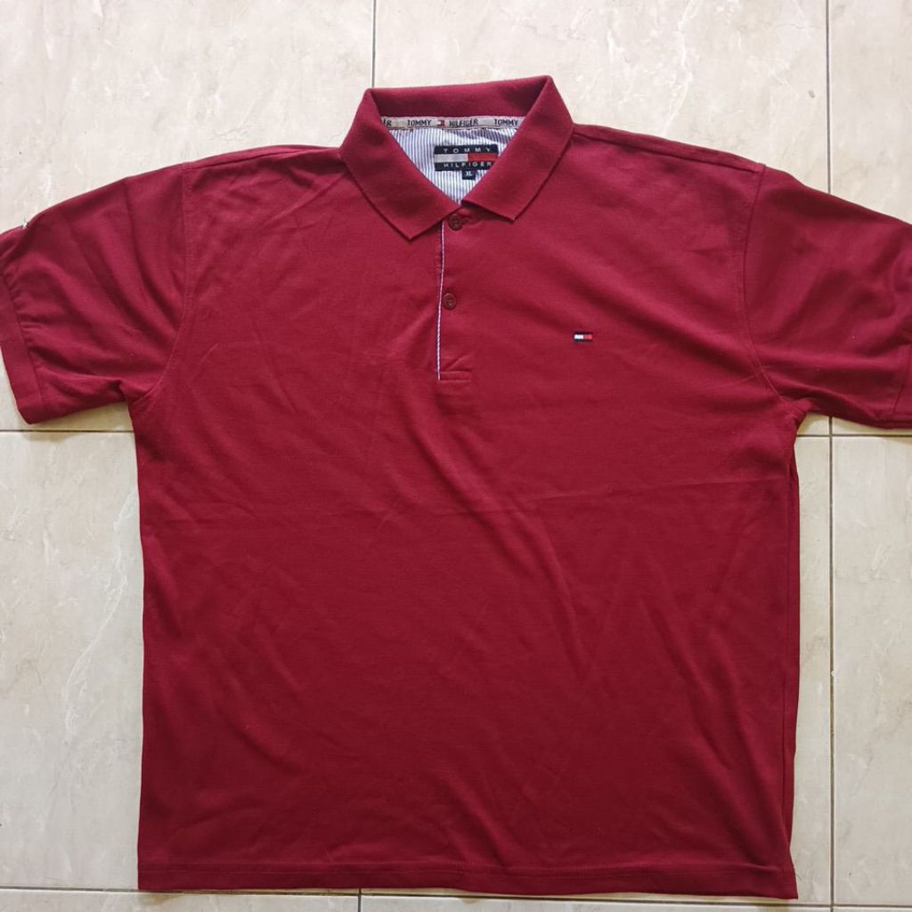 Kaos branded Tommy Hilfiger no minus merah pekat ld118 cm XL second