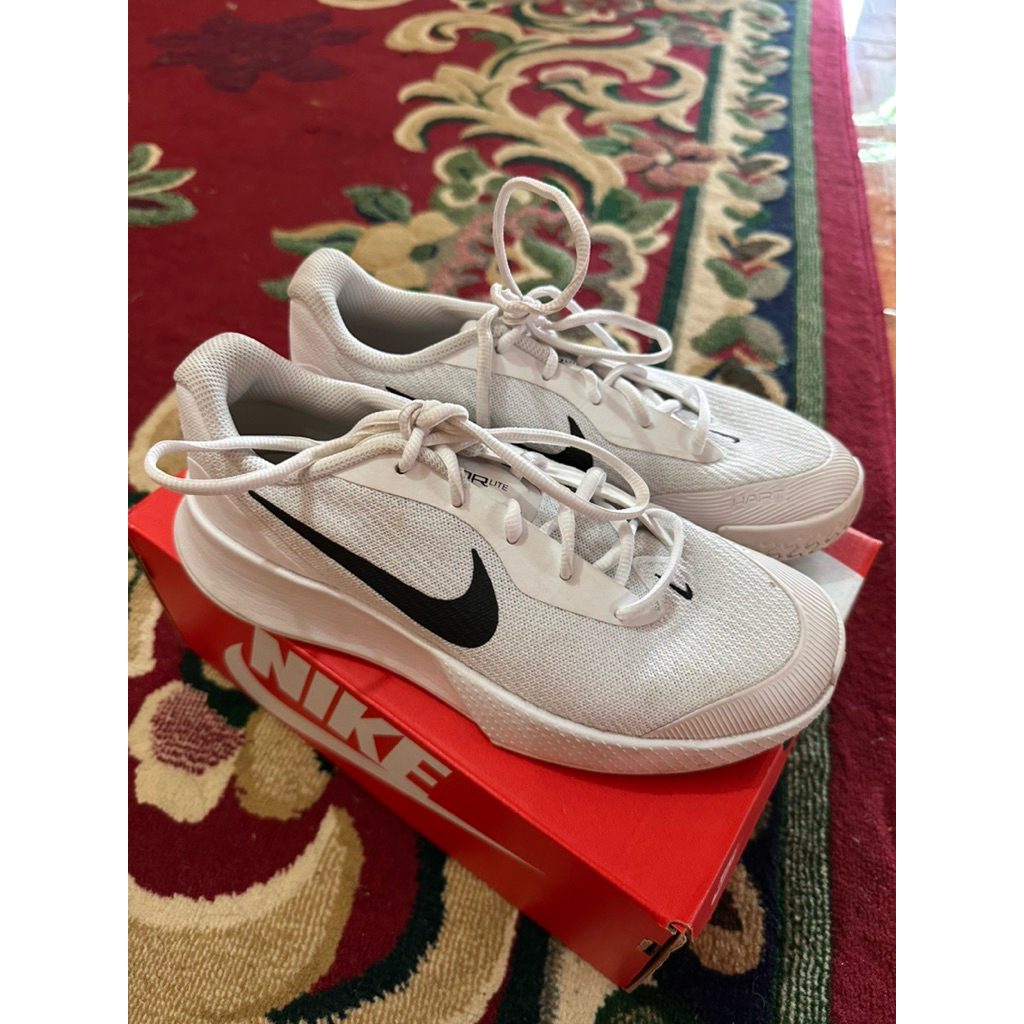 Preloved Sepatu Nike vapoorlite tenis lapangan/padel Unisex