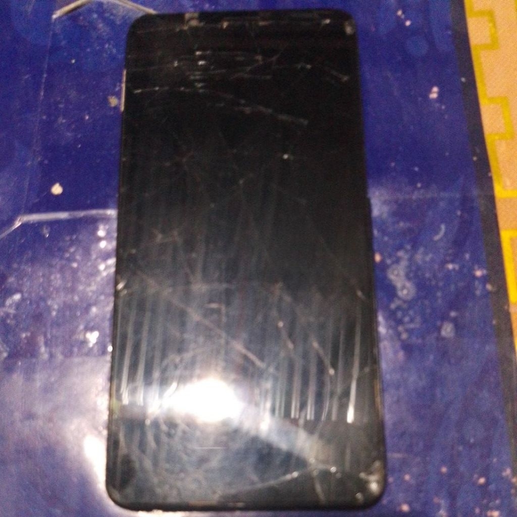 HP ANDROID VIVO Y71  RAM 4 GB INTERNAL 64 GB SILAKAN BACA DISKRIPSI DIBAWAH