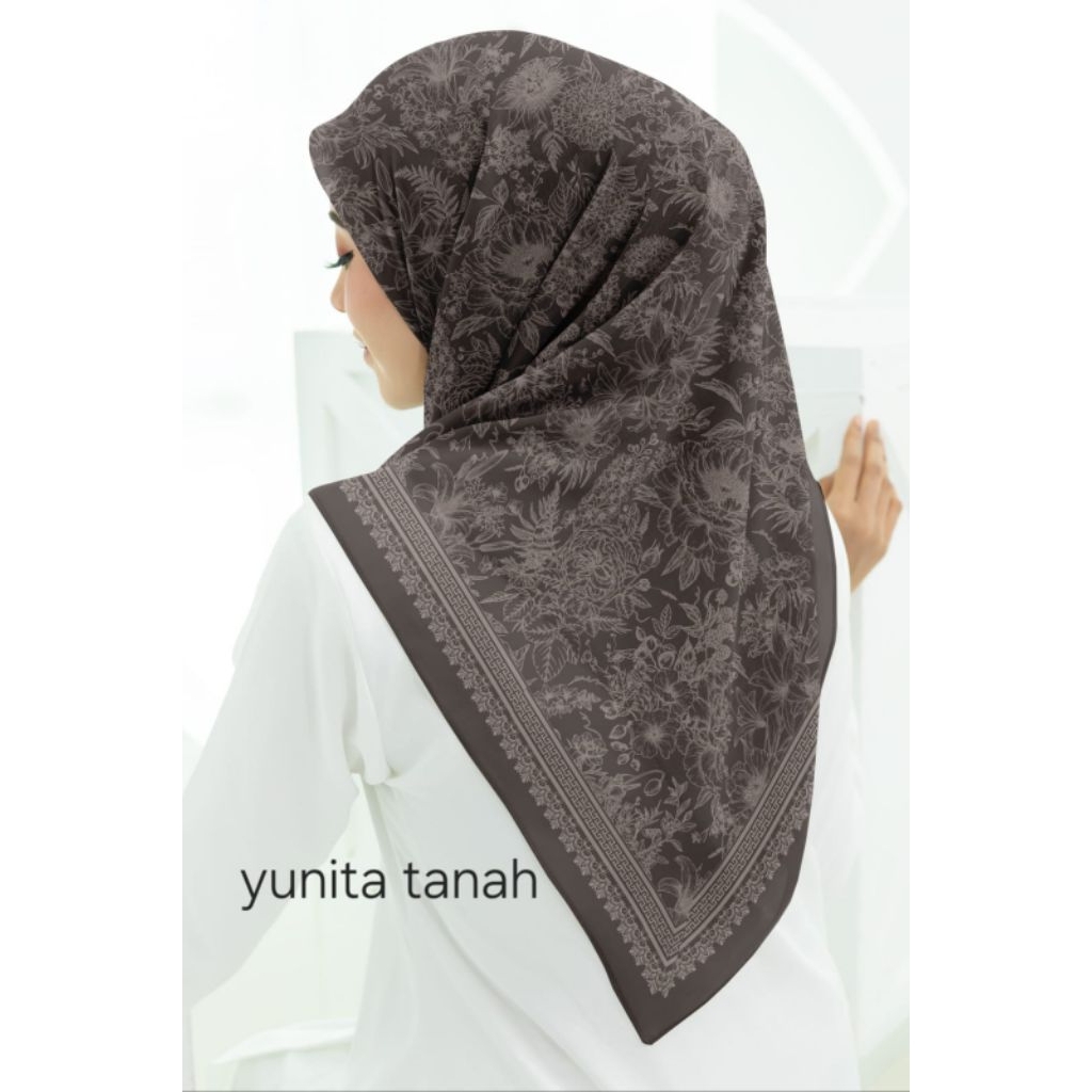 Hijab segi empat motif yunita