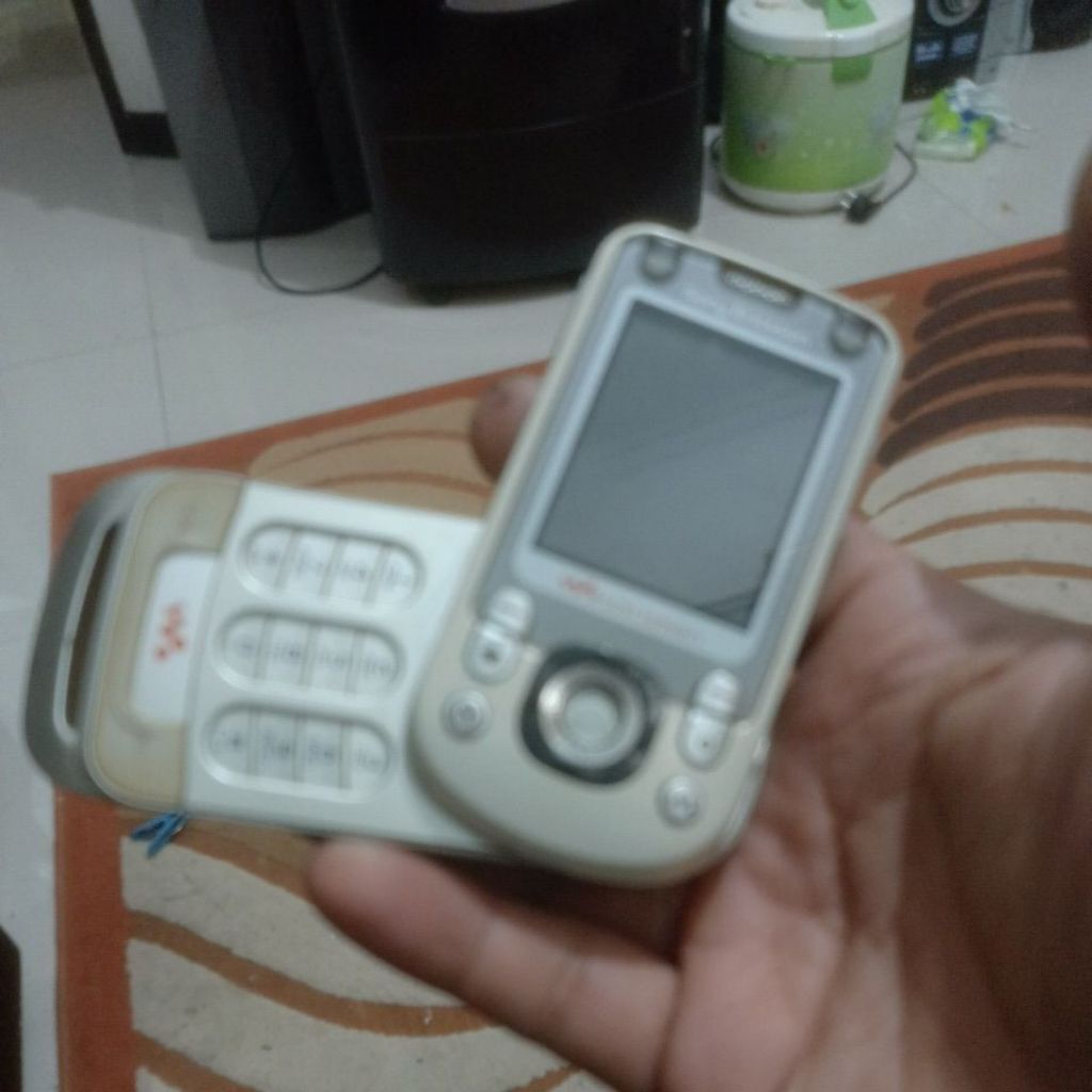 Sony Ericsson w550i minus