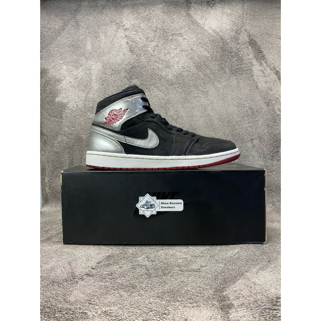 Sepatu Second Original Air Jordan Mid “Johnny kilroy”  Size 43  Original Guarantee 100%