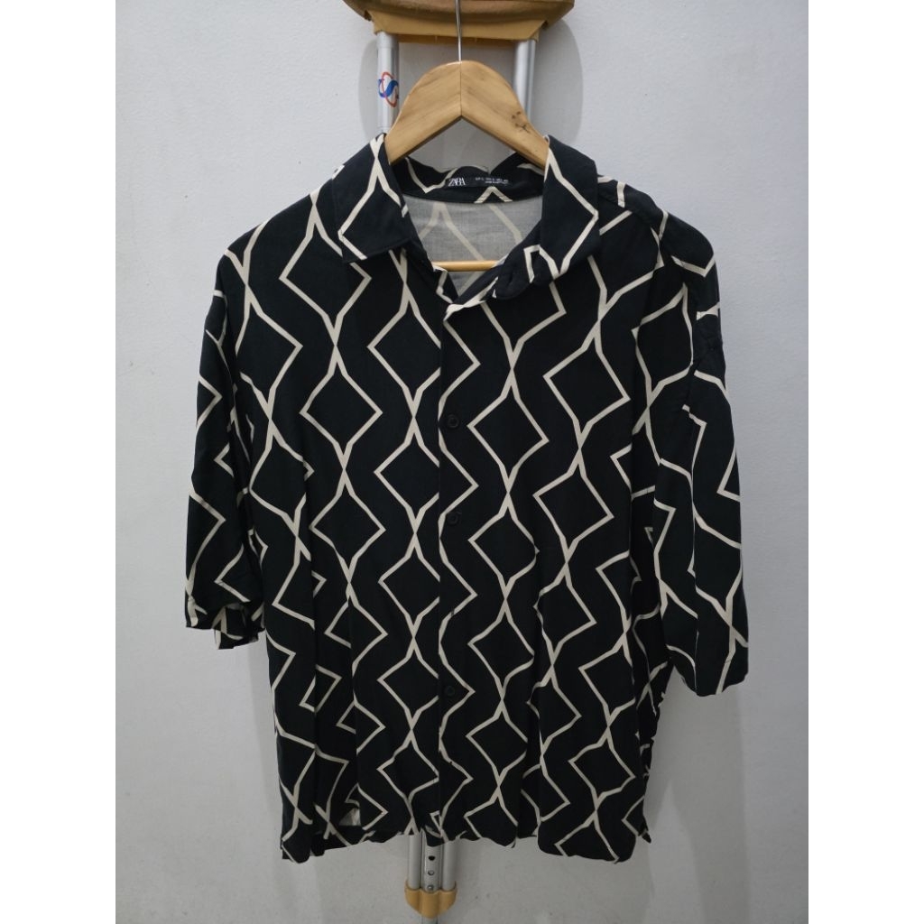 Zara Beach shorts shirt. Comfortable Item. 100% original. Size L. Baju pantai pria merek zara warna 