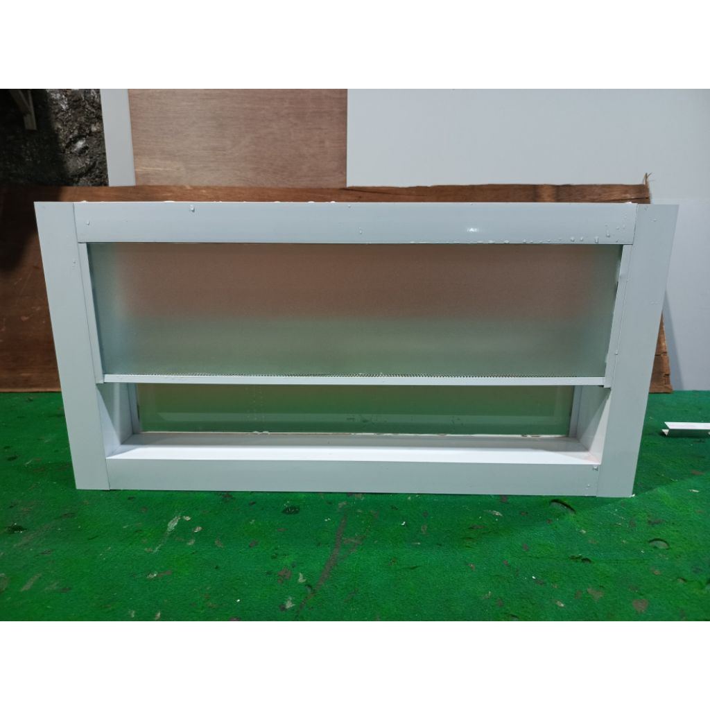 Boven kaca zig-zag/kaca zig-zag sudah dilengkapi dengan kawat nyamuk