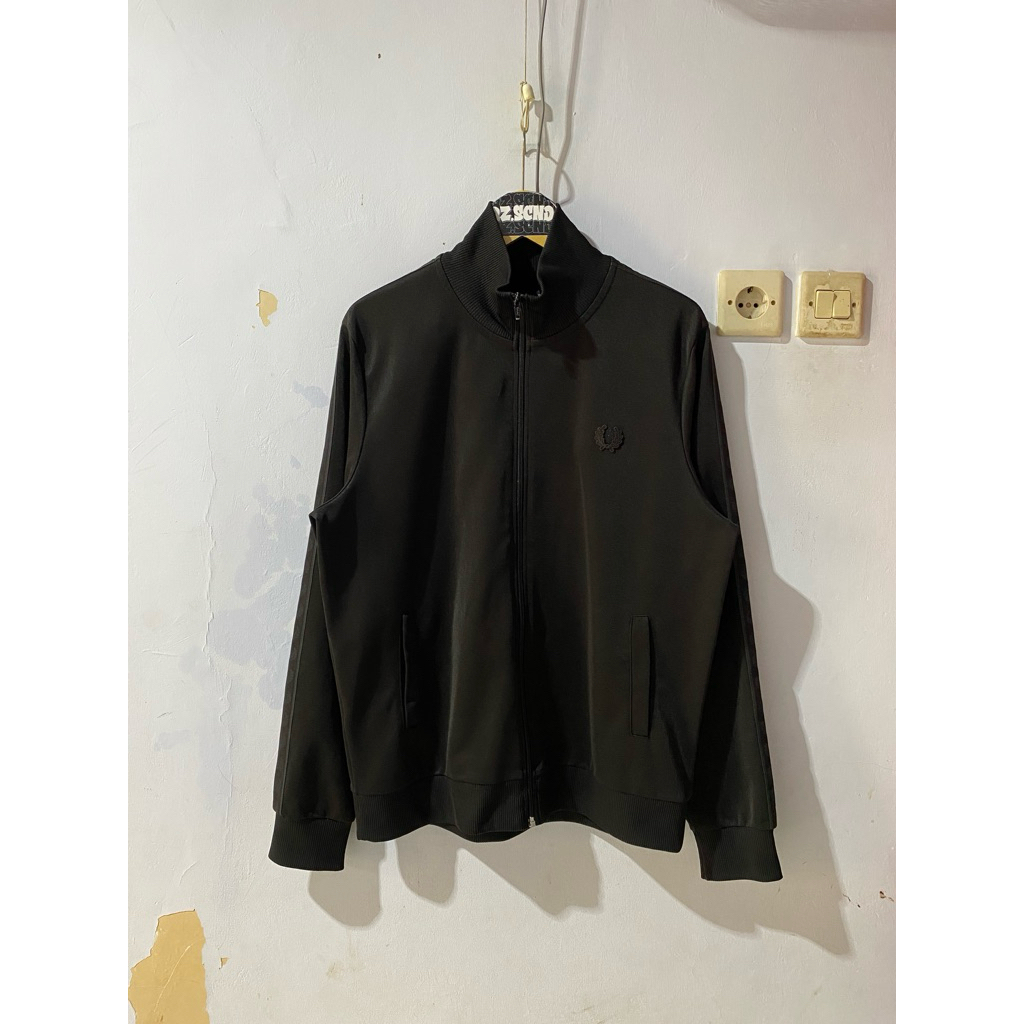 Tracktop Hitam Hitam