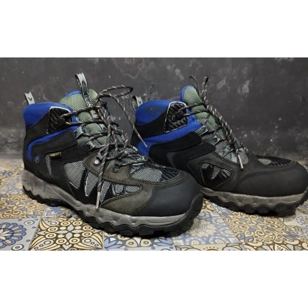 sepatu outdoor hiking leisure time