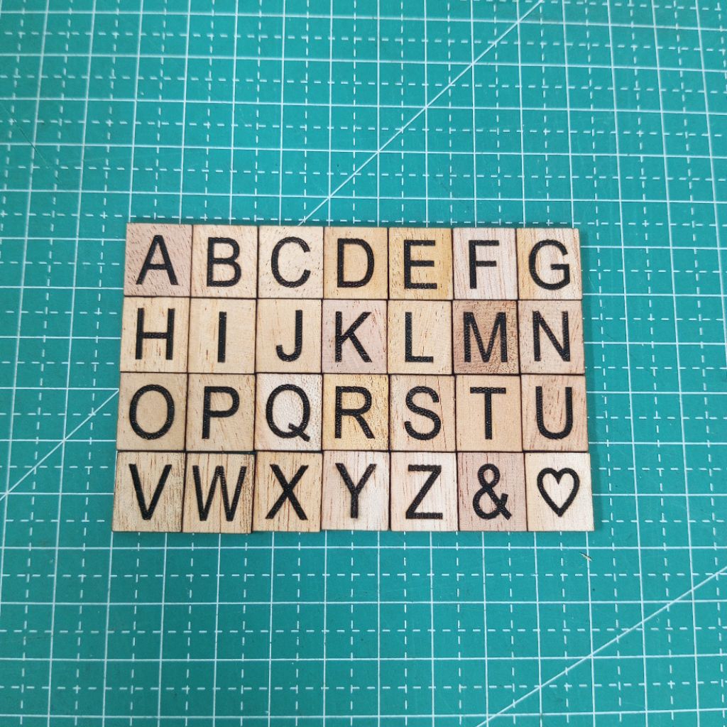 Huruf kotak inisial nama/dekorasi