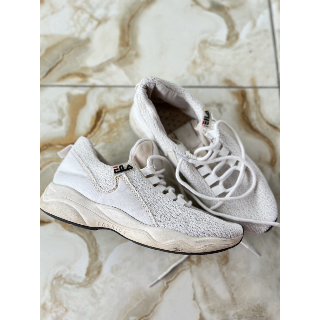 preloved sepatu putih