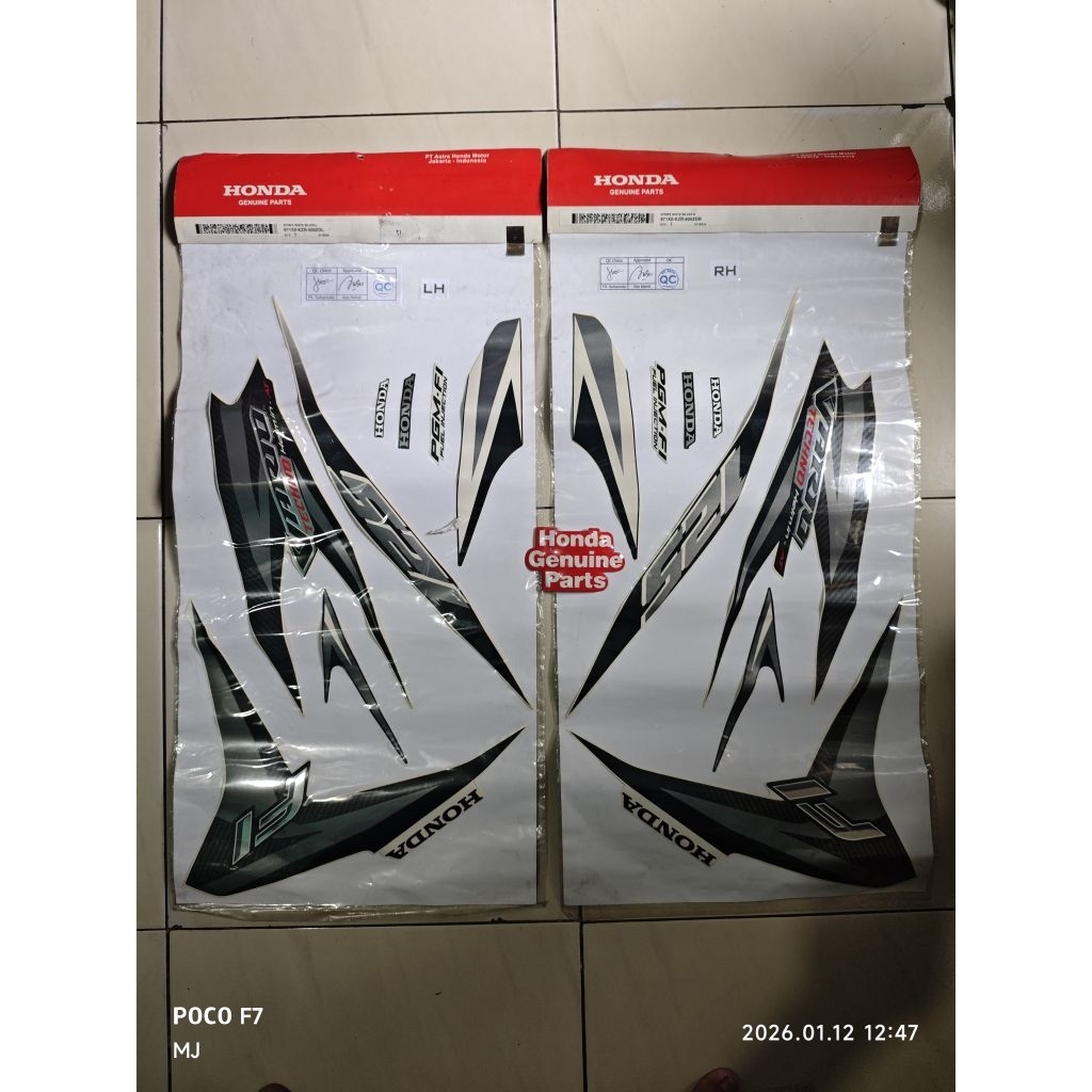 871X0KZR600ZDL &  871X0KZR600ZDR / STRIPE SET VARIO 125 KZR SERI WARNA COVER PFW