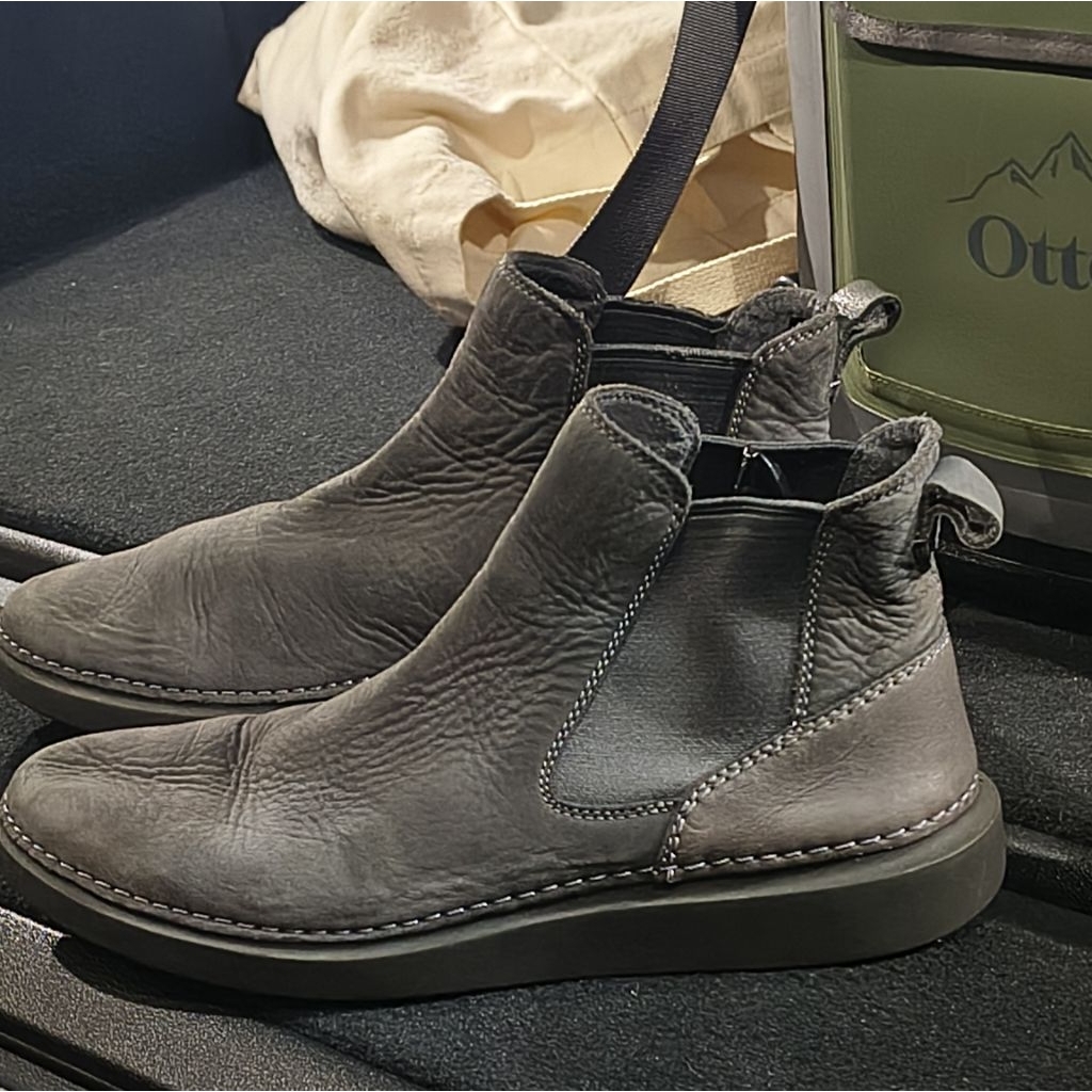 Sepatu Slip On Chelsea Pria Clarks Hale Mid Nubuck Abu Tua ukuran 41 26cm