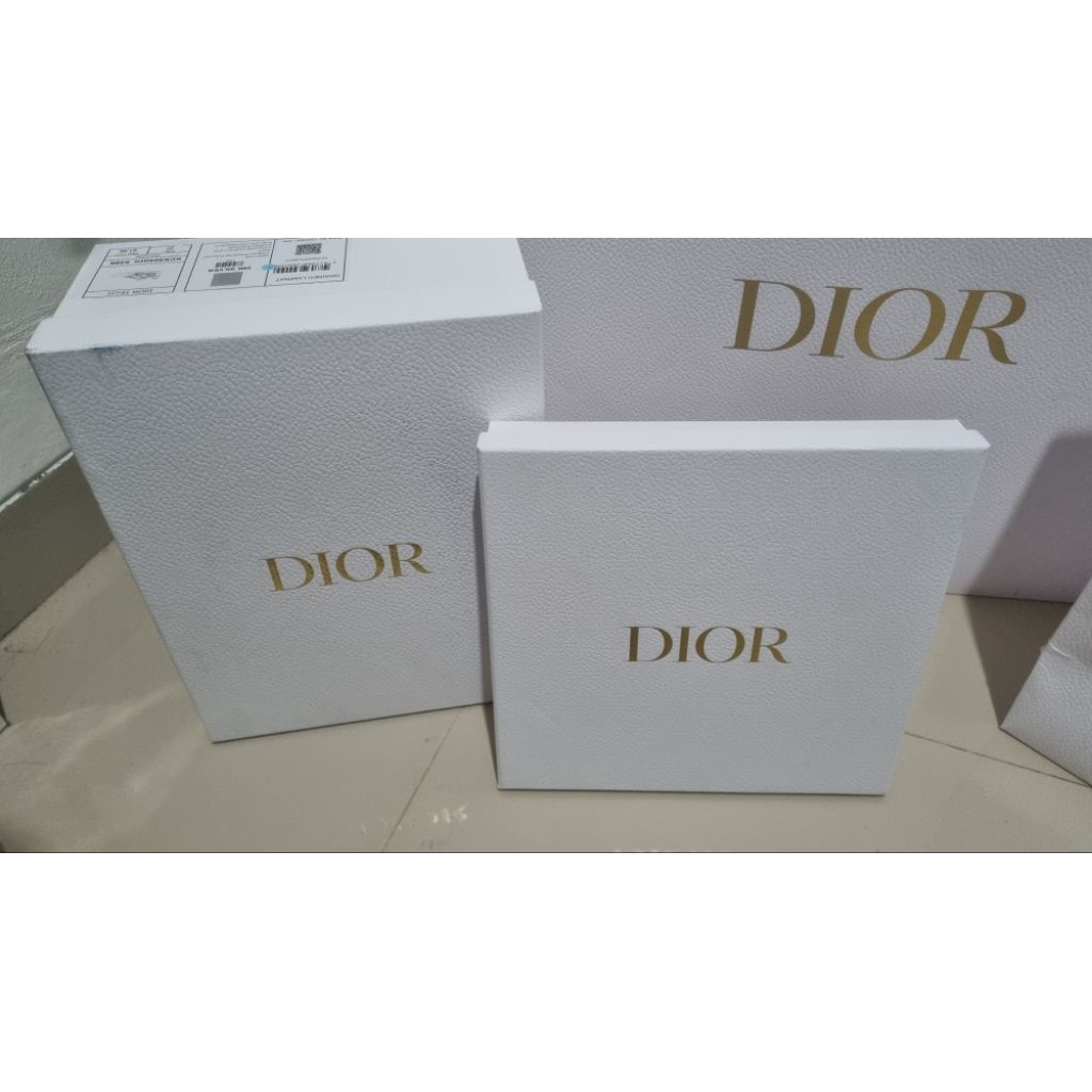 Box Sepatu Dior dan scarf, goodybag meeium dan large ori