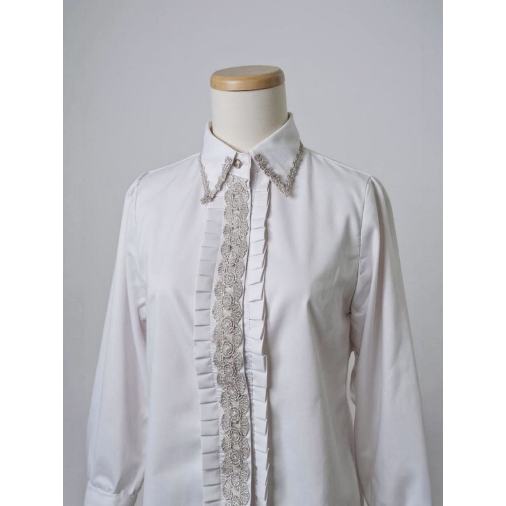 PRELOVED Kemeja Putih Brokat Wanita - Blouse Ruffle Formal Kerja Cantik