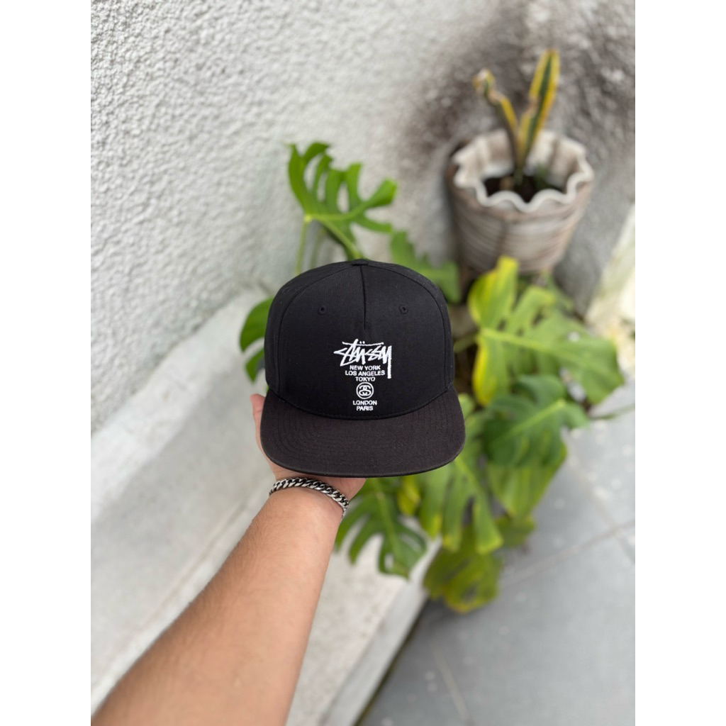 Topi Stussy World Tour