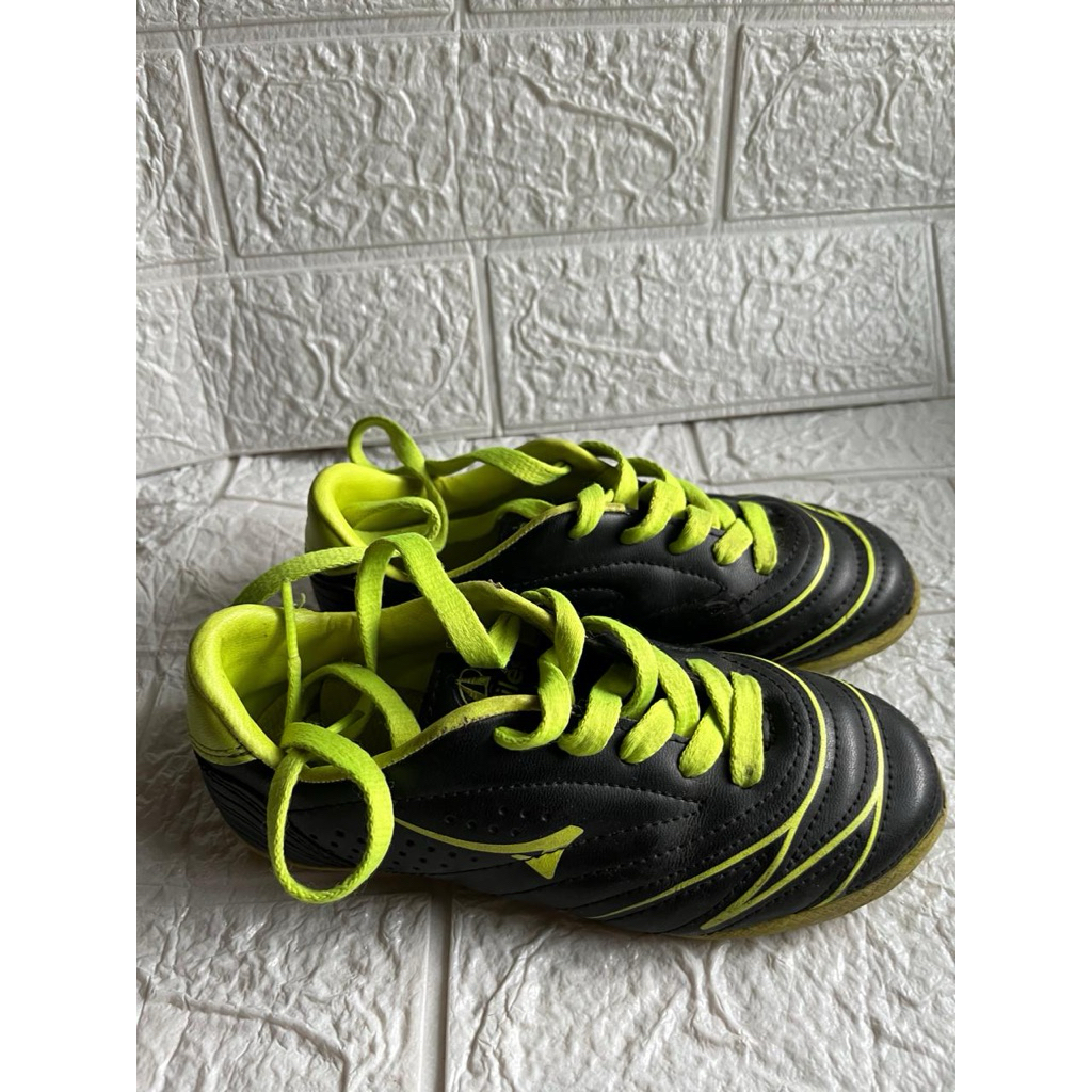 preloved sepatu futsal anak