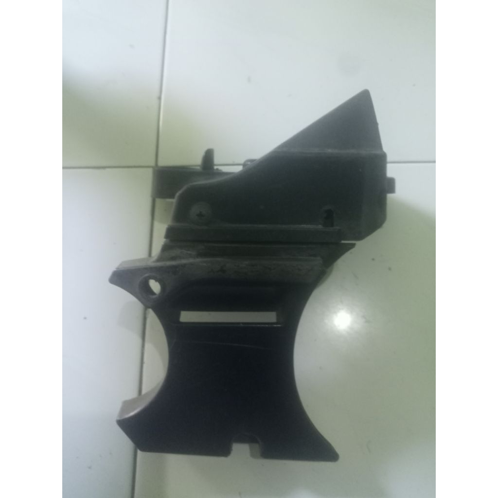 Tutup Tengah Bak CVT Spin 125 Copotan Original