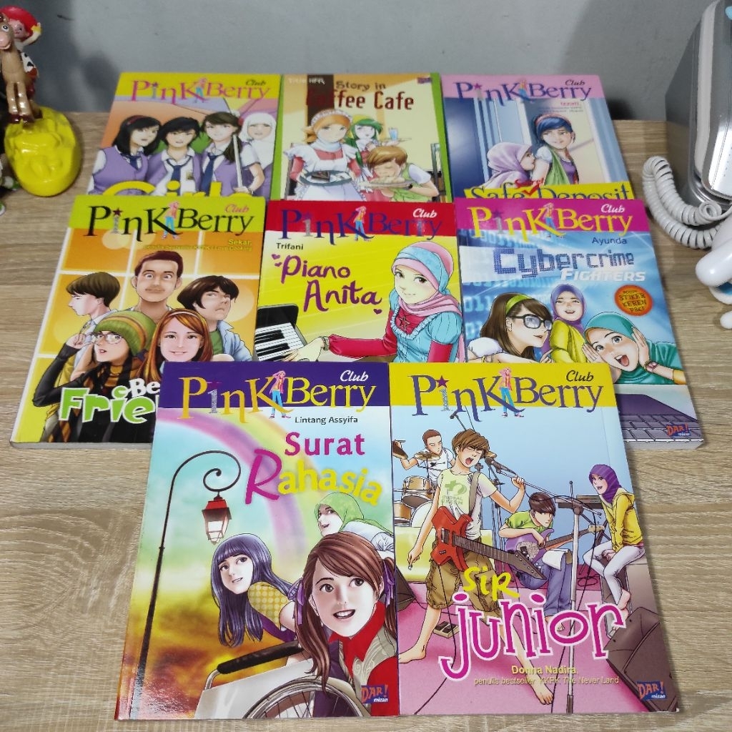 [PRELOVED - READY STOCK] BUKU NOVEL SERI PINK BERRY CLUB DARI MIZAN BAHASA INDONESIA FIKSI GIRLS STO