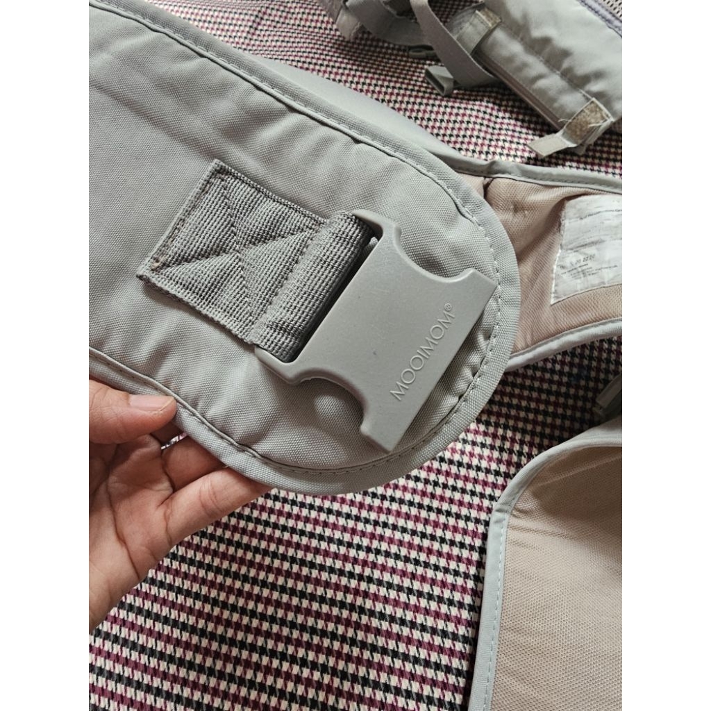Gendongan Bayi Hipseat Mooimom