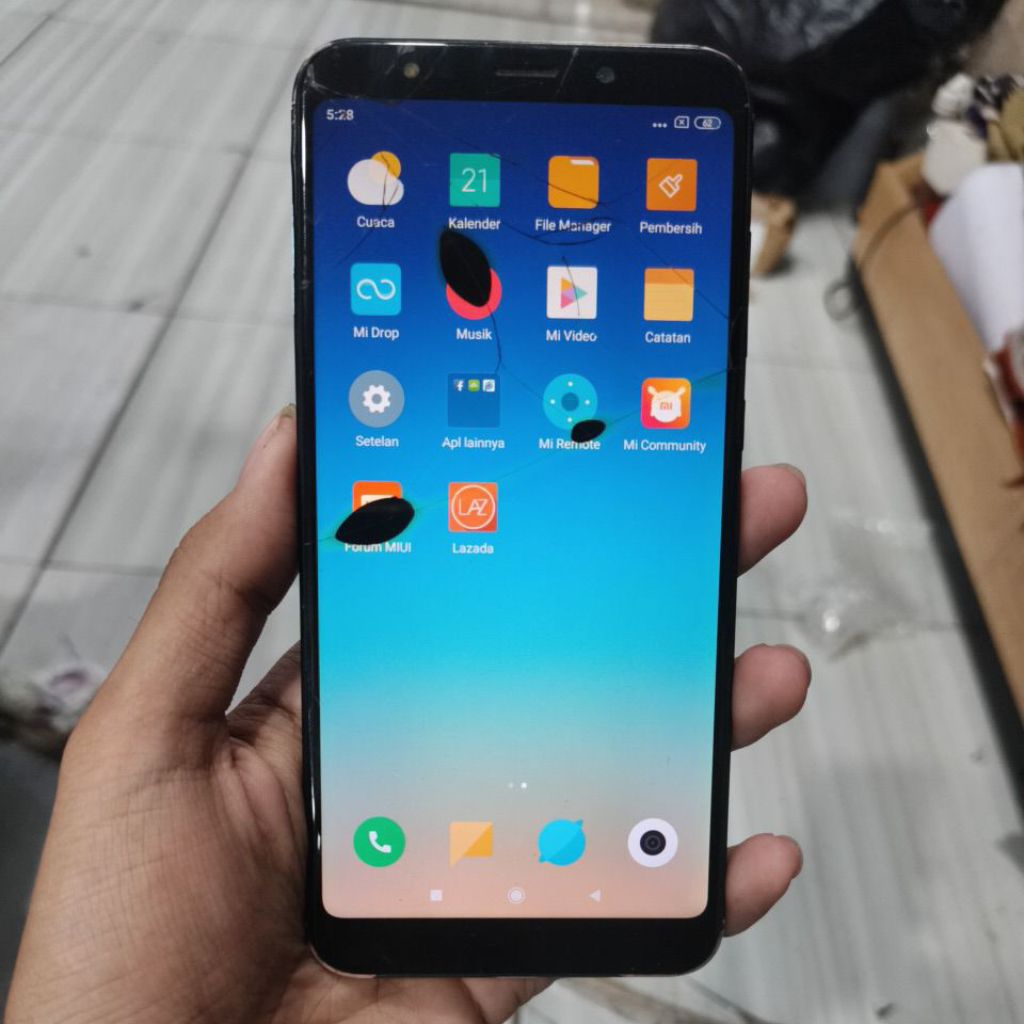 REDMI 5 PLUS 3/32 SEKEN MINUS SEPERTI DESKRIPSI