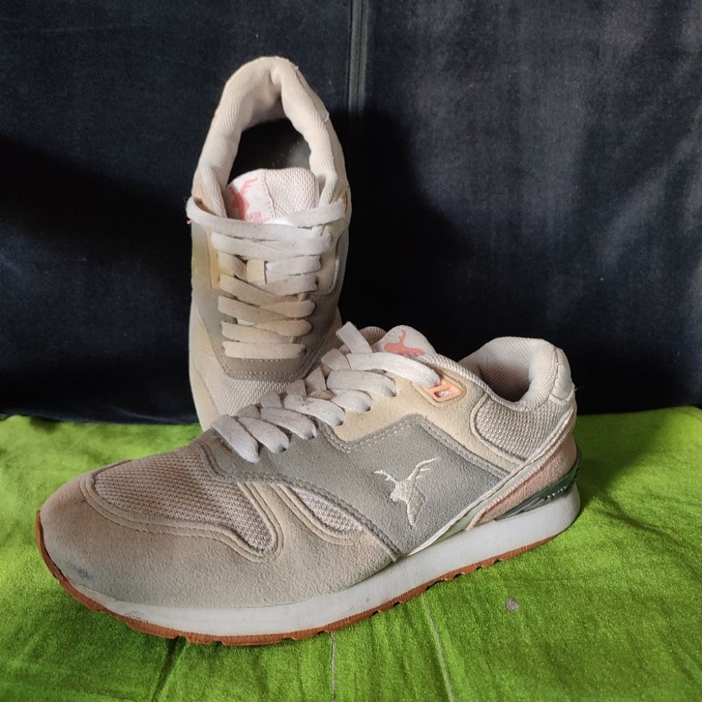 AKIII classic sepatu second