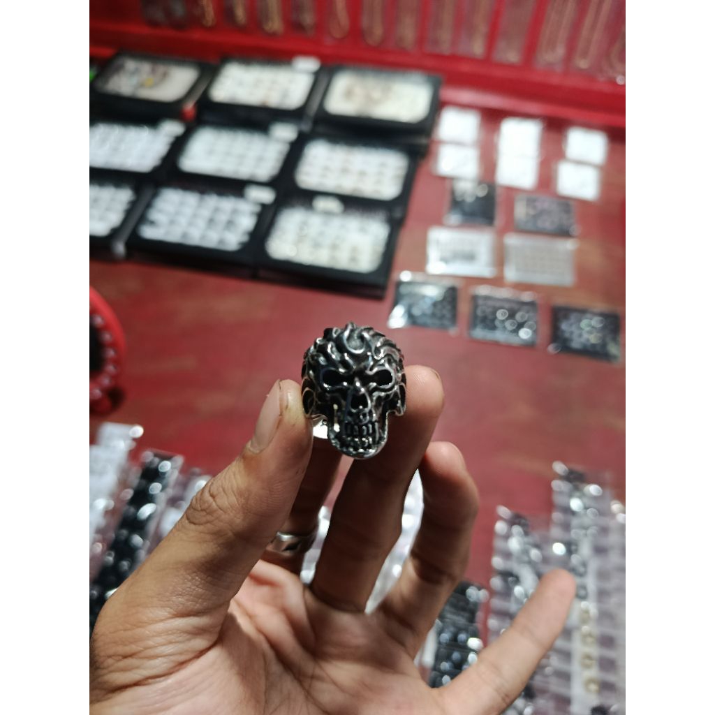 CINCIN TENGKORAK - SKULL RING TITANIUM