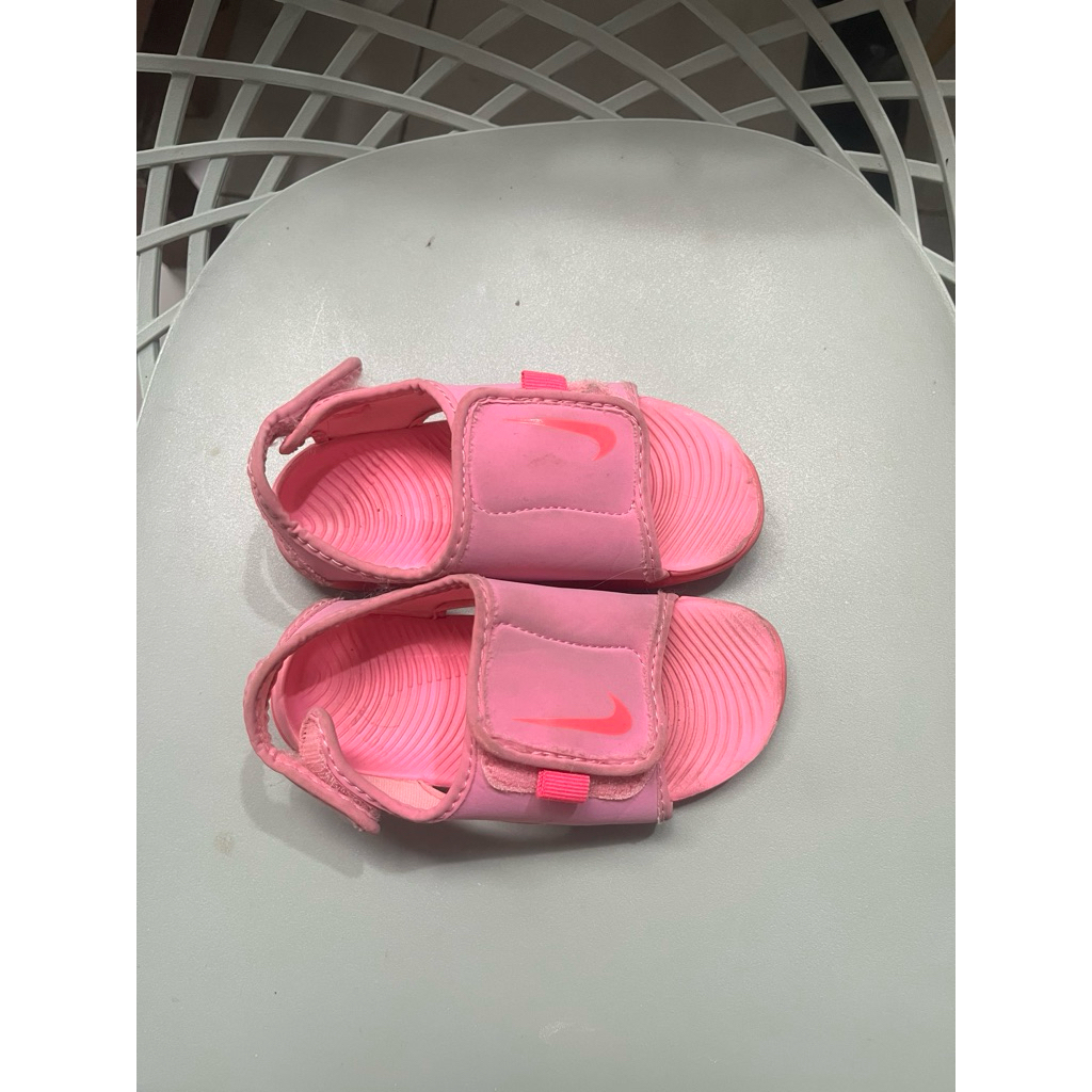 Preloved sendal anak perempuan Nike