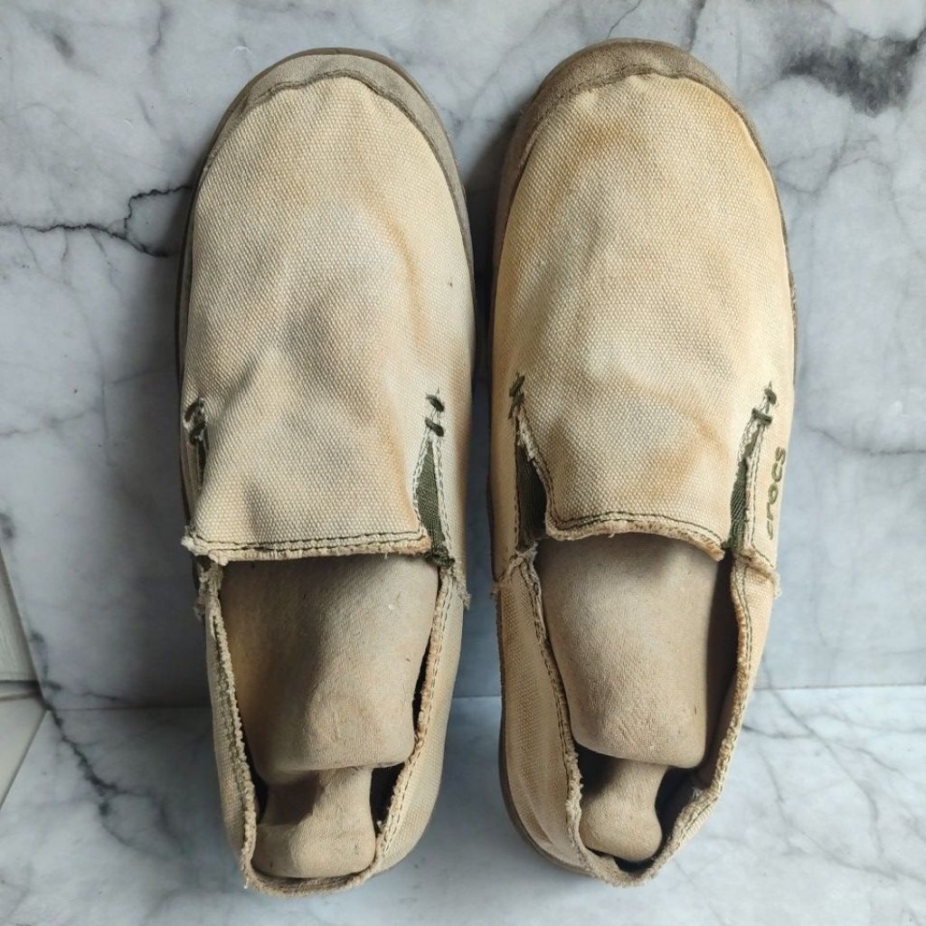 PRELOVED SEPATU CROCS PRIA CASUAL CREAM WALU MAN CANVAS SIZE 44 (UK 10)