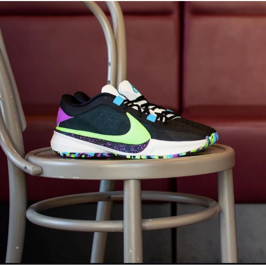 Sepatu Basket Nike Zoom Freak 5 Multicolor