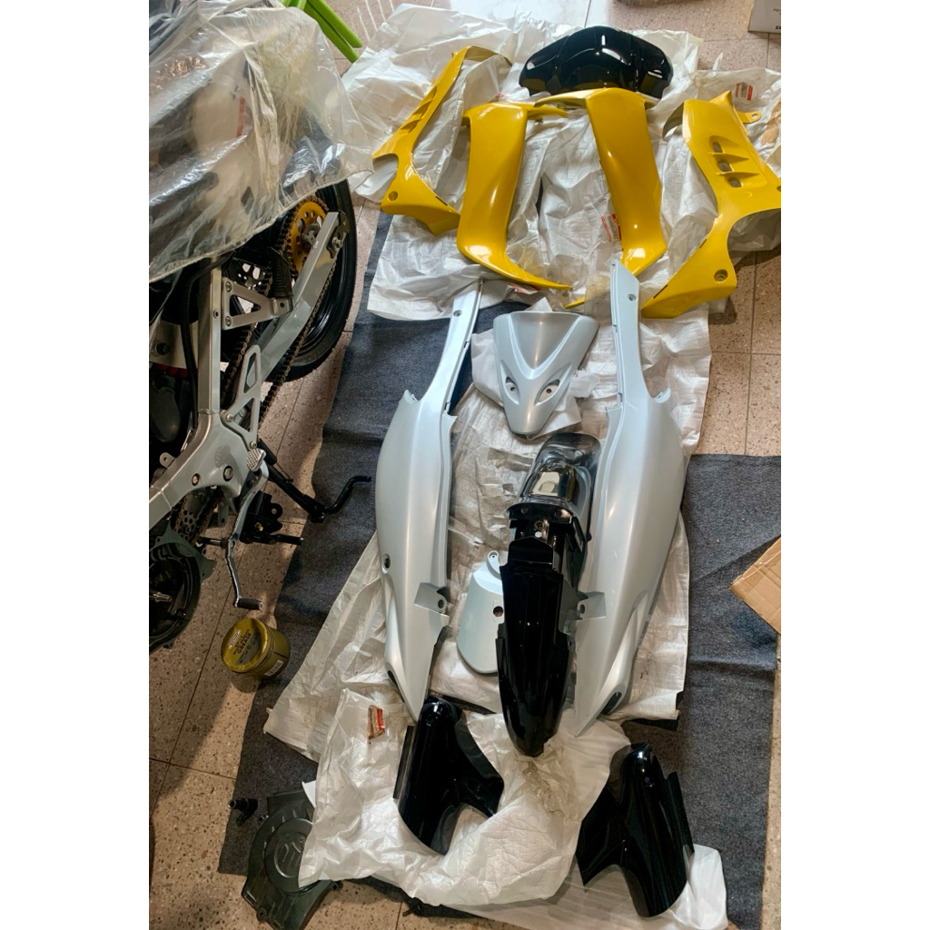 Cover Body Halus Satria LSCM Satria Hiu Satria Boing + Striping Original Kuning Putih 2004 Original 